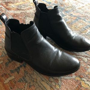 Steve Madden boots